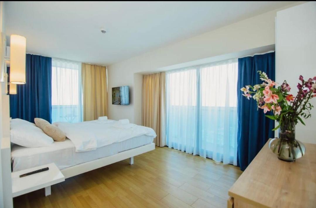 Lamar Hotel バトゥーミ 部屋 写真